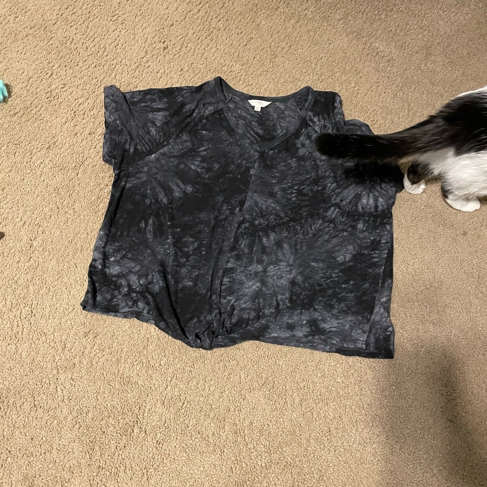 Cute 1x t shirt with tie detail at bottom